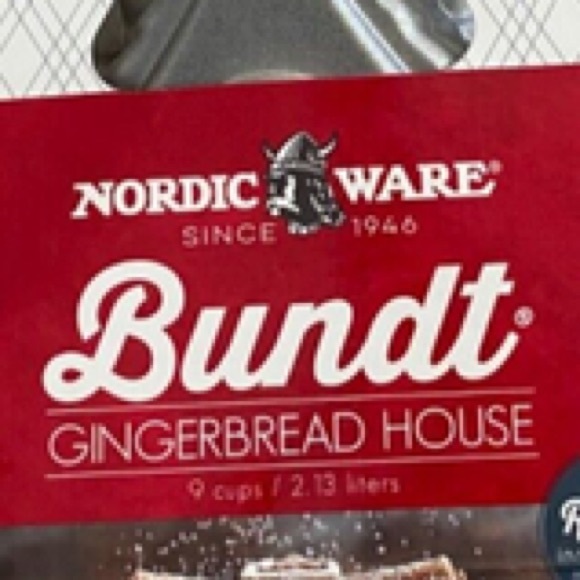 NEW Nordic Ware Bundt Gingerbread House Cake Pan Mold - Heavy Cast Aluminum - Picture 2 of 6